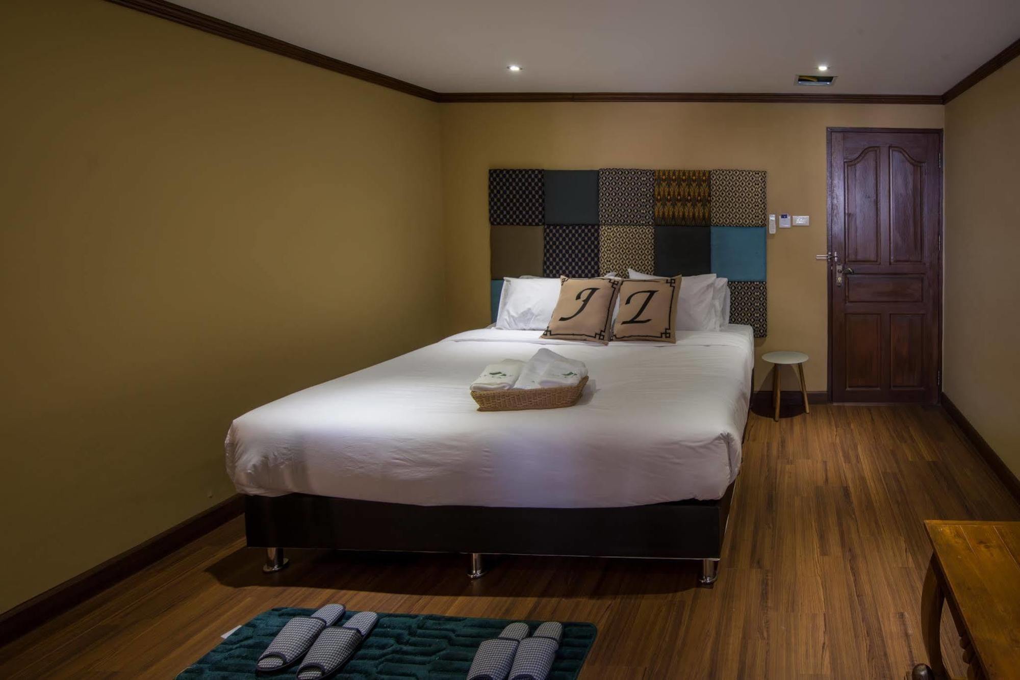 At Ease Bijou Otel Chiang Mai Dış mekan fotoğraf