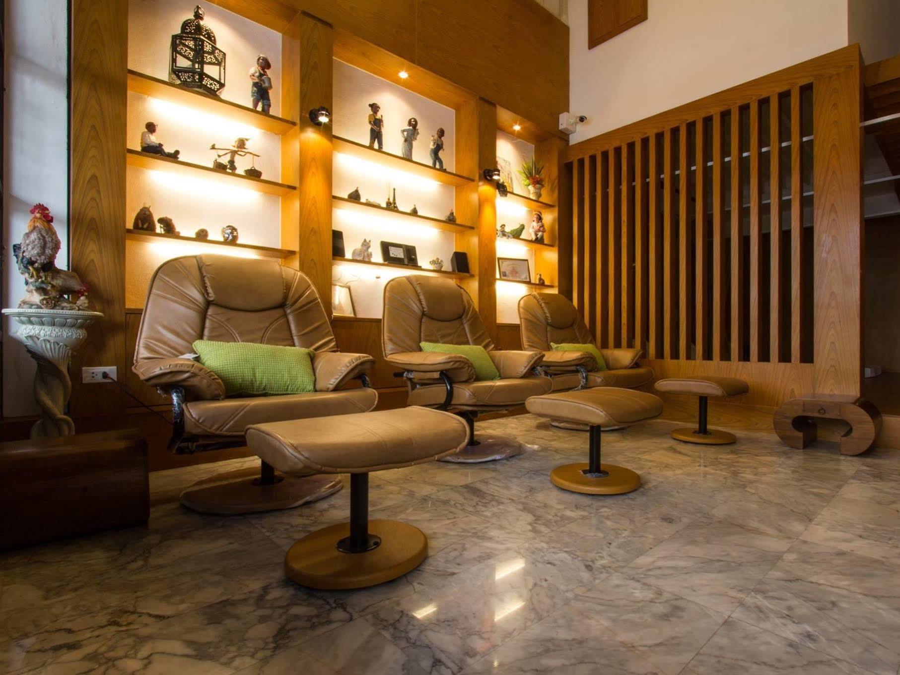 At Ease Bijou Otel Chiang Mai Dış mekan fotoğraf